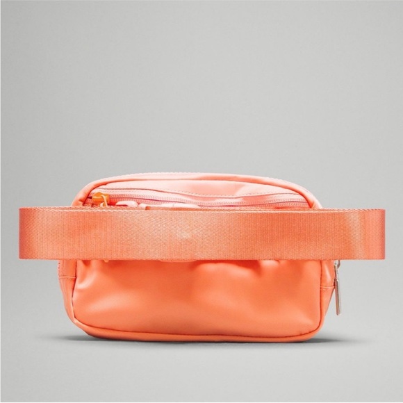 NWT Lululemon Belt Bag in Tiger - Picture 4 of 10
